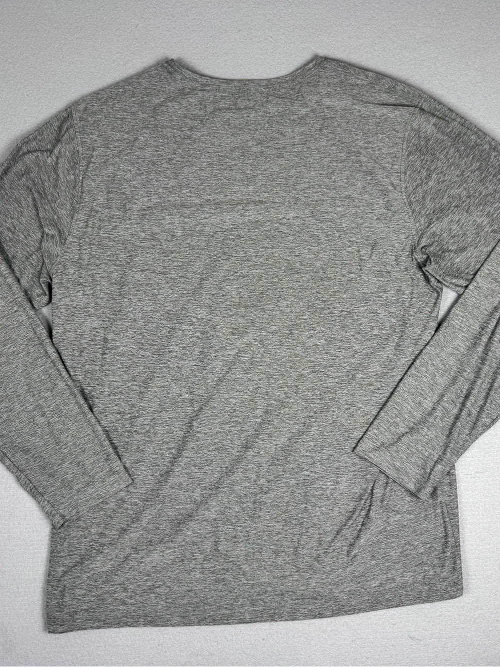 Vuori Men’s Long Sleeve Strato Tech Tee In Heather Grey Size XL/2X Athleisure